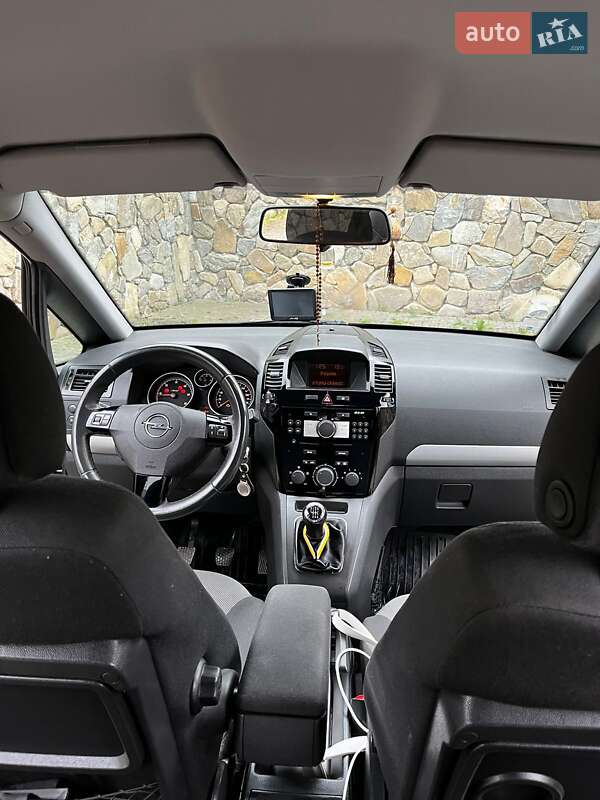 Мінівен Opel Zafira 2011 в Івано-Франківську