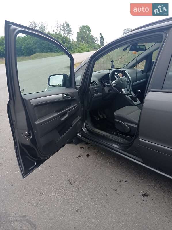 Минивэн Opel Zafira 2012 в Решетиловке