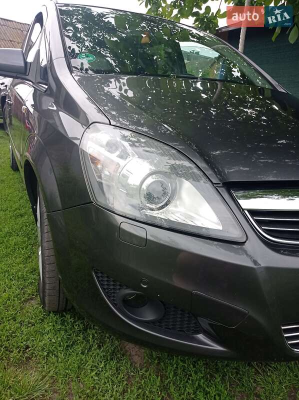 Минивэн Opel Zafira 2012 в Решетиловке