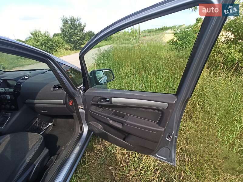 Мінівен Opel Zafira 2010 в Нововолинську