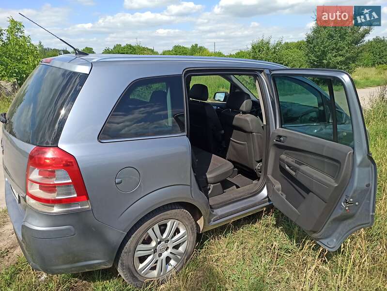 Мінівен Opel Zafira 2010 в Нововолинську