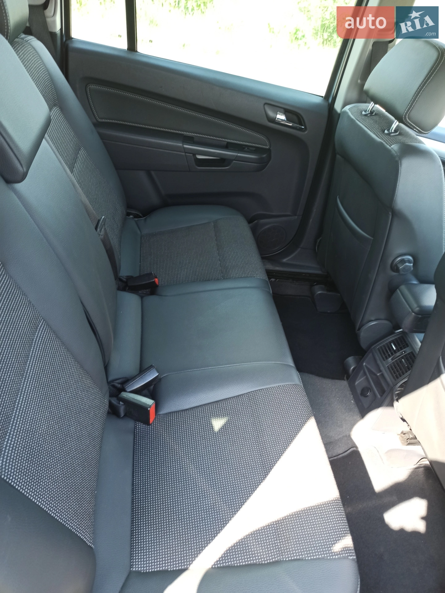 2010 Opel Zafira - мініатюра 25