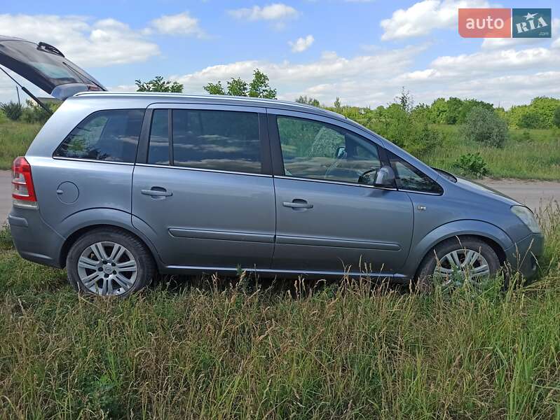 Мінівен Opel Zafira 2010 в Нововолинську