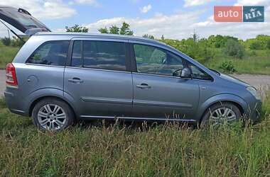 Минивэн Opel Zafira 2010 в Нововолынске