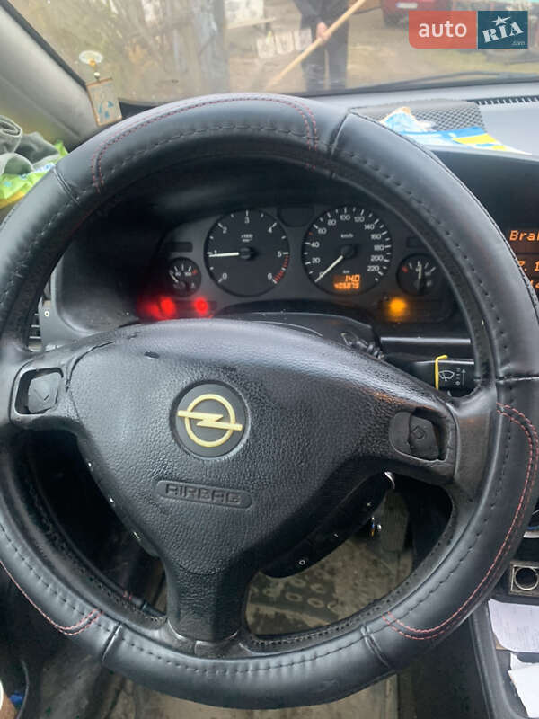 Минивэн Opel Zafira 2000 в Ивано-Франковске