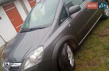 Минивэн Opel Zafira 2010 в Горохове