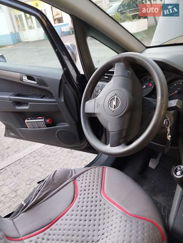 Минивэн Opel Zafira 2007 в Луцке