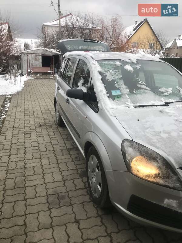Минивэн Opel Zafira 2005 в Надворной
