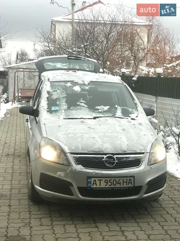 Минивэн Opel Zafira 2005 в Надворной