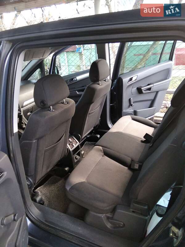 Мінівен Opel Zafira 2011 в Дрогобичі