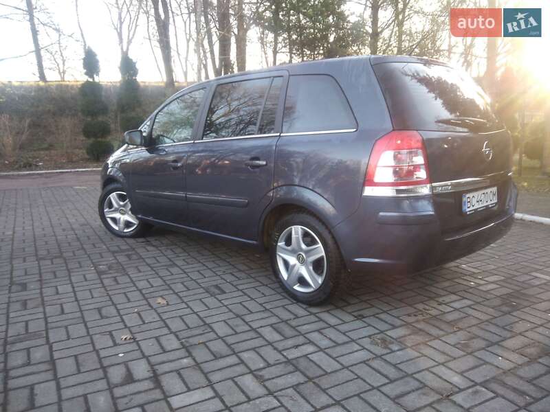 Мінівен Opel Zafira 2011 в Дрогобичі