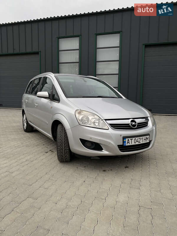 Минивэн Opel Zafira 2008 в Калуше