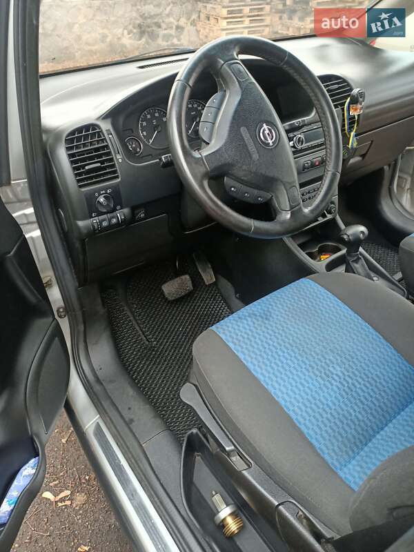 Минивэн Opel Zafira 2004 в Кременчуге