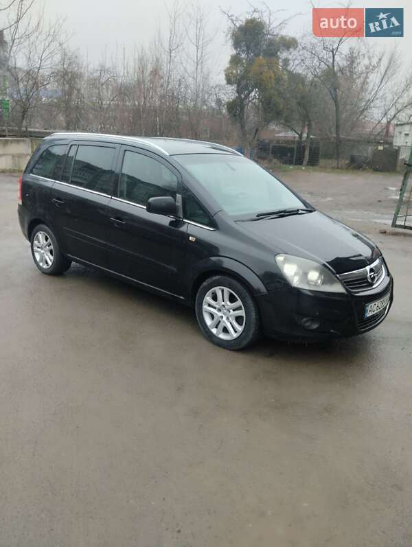 Минивэн Opel Zafira 2011 в Луцке