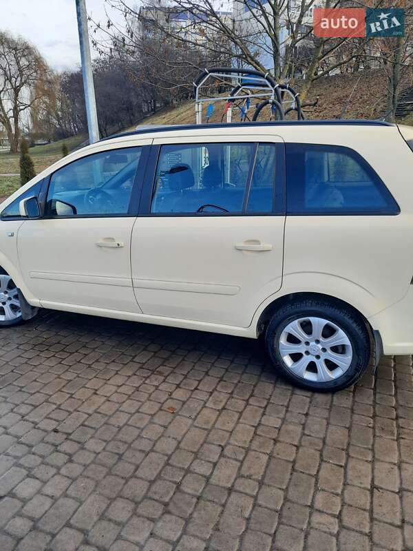 Минивэн Opel Zafira 2013 в Львове