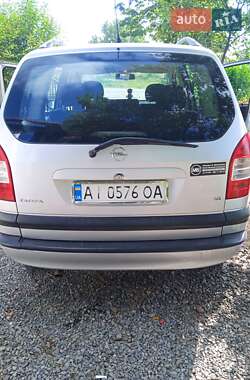 Минивэн Opel Zafira 2004 в Новоархангельске