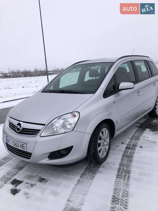 Минивэн Opel Zafira 2008 в 