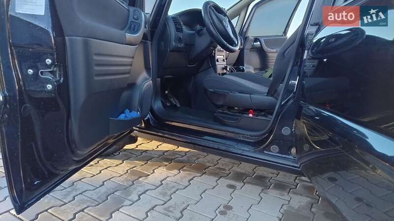 Минивэн Opel Zafira 2004 в Виннице