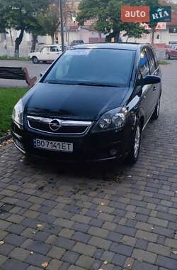 Минивэн Opel Zafira 2005 в Могилев-Подольске