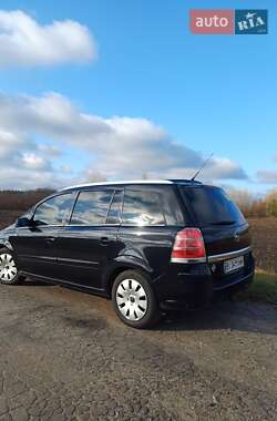 Минивэн Opel Zafira 2007 в Новых Санжарах