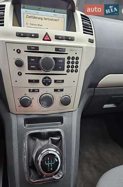 Минивэн Opel Zafira 2008 в 