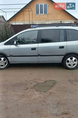 Минивэн Opel Zafira 2000 в Первомайске