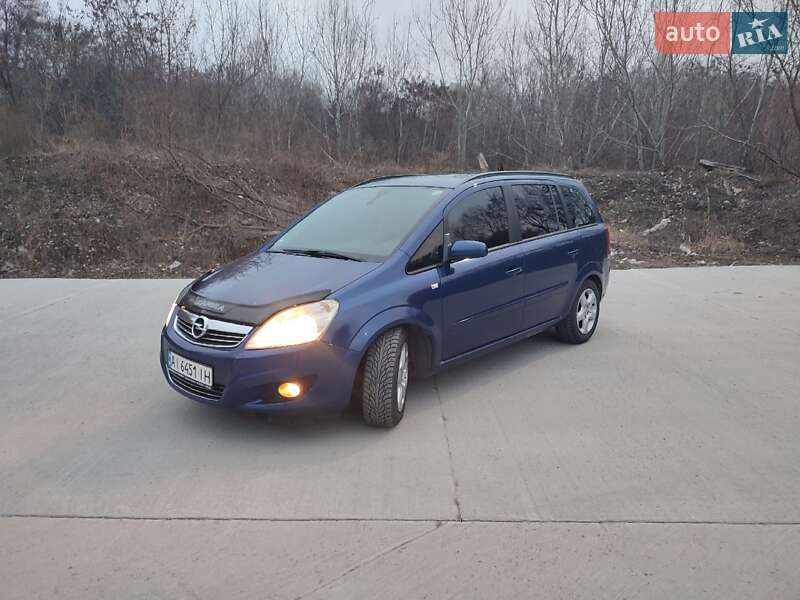 Минивэн Opel Zafira 2008 в Киеве