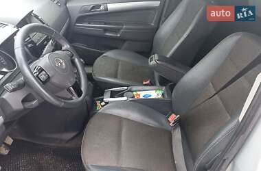 Минивэн Opel Zafira 2010 в 