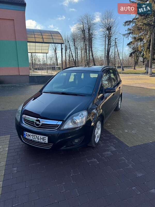 Минивэн Opel Zafira 2008 в 