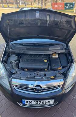 Минивэн Opel Zafira 2008 в 