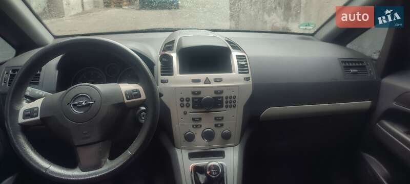 Минивэн Opel Zafira 2008 в Киеве