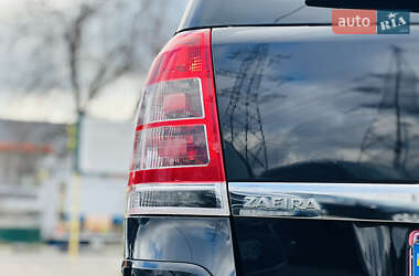 Минивэн Opel Zafira 2010 в 