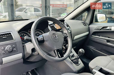 Минивэн Opel Zafira 2010 в 