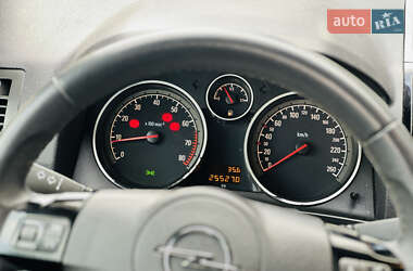Минивэн Opel Zafira 2010 в 