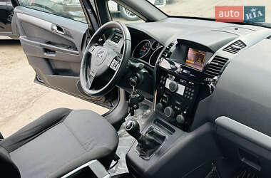 Минивэн Opel Zafira 2010 в 