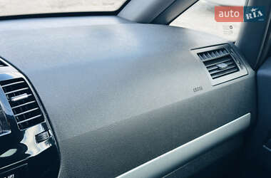 Минивэн Opel Zafira 2010 в 