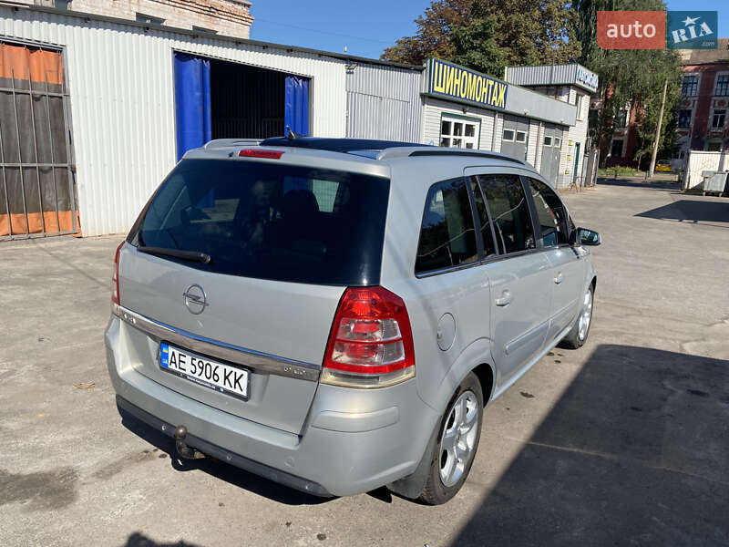 Минивэн Opel Zafira 2005 в Кривом Роге