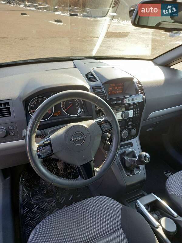 Минивэн Opel Zafira 2010 в Полтаве