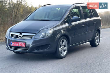 Минивэн Opel Zafira 2010 в Цумани