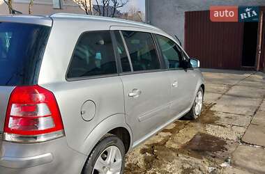 Минивэн Opel Zafira 2010 в 