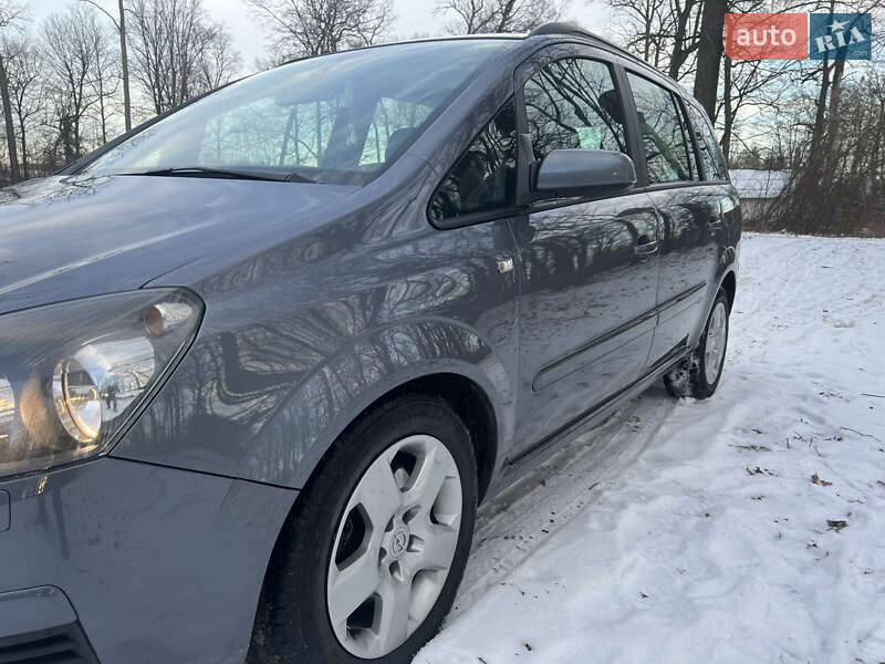 Минивэн Opel Zafira 2006 в Ровно