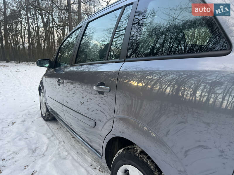 Минивэн Opel Zafira 2006 в Ровно