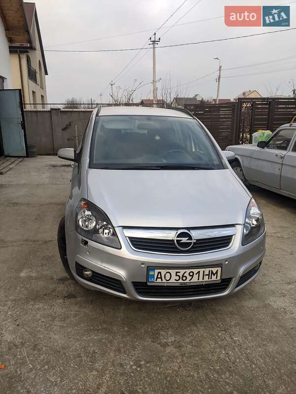 Минивэн Opel Zafira 2005 в 