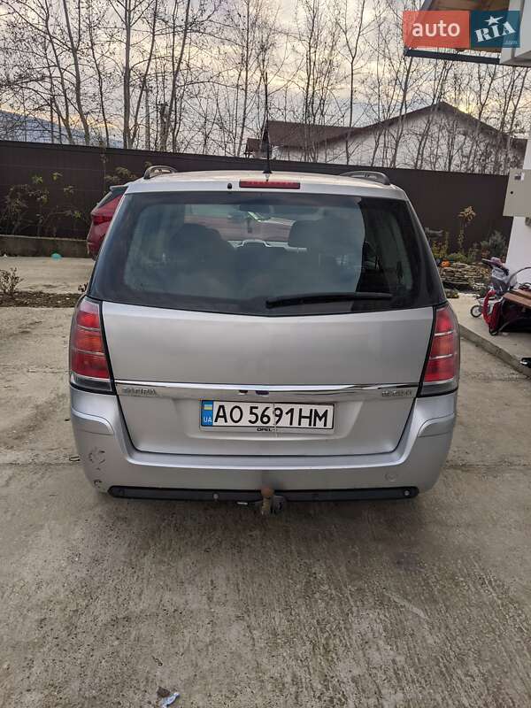 Минивэн Opel Zafira 2005 в Виноградове