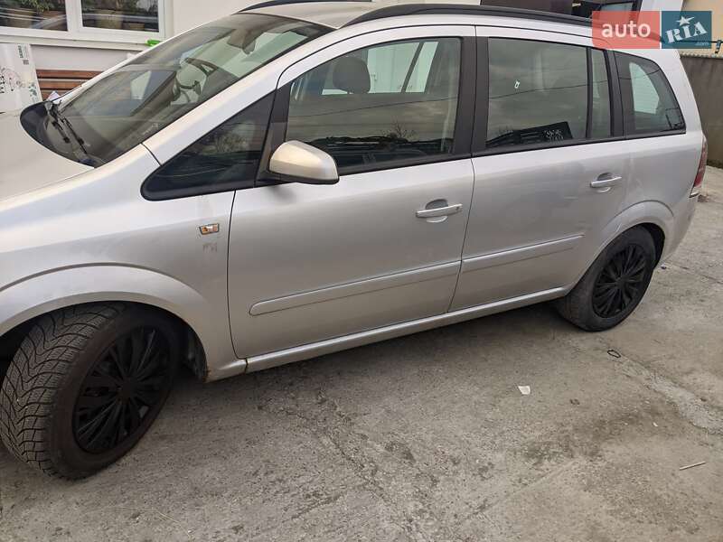 Минивэн Opel Zafira 2005 в Виноградове