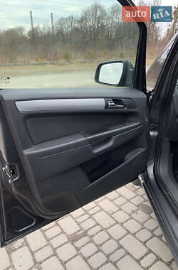 Минивэн Opel Zafira 2011 в 