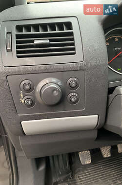 Минивэн Opel Zafira 2011 в 