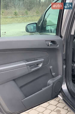 Минивэн Opel Zafira 2011 в 