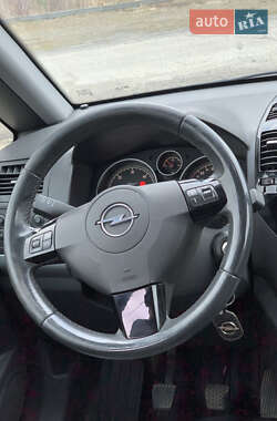 Минивэн Opel Zafira 2011 в 