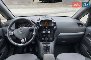 Минивэн Opel Zafira 2011 в 